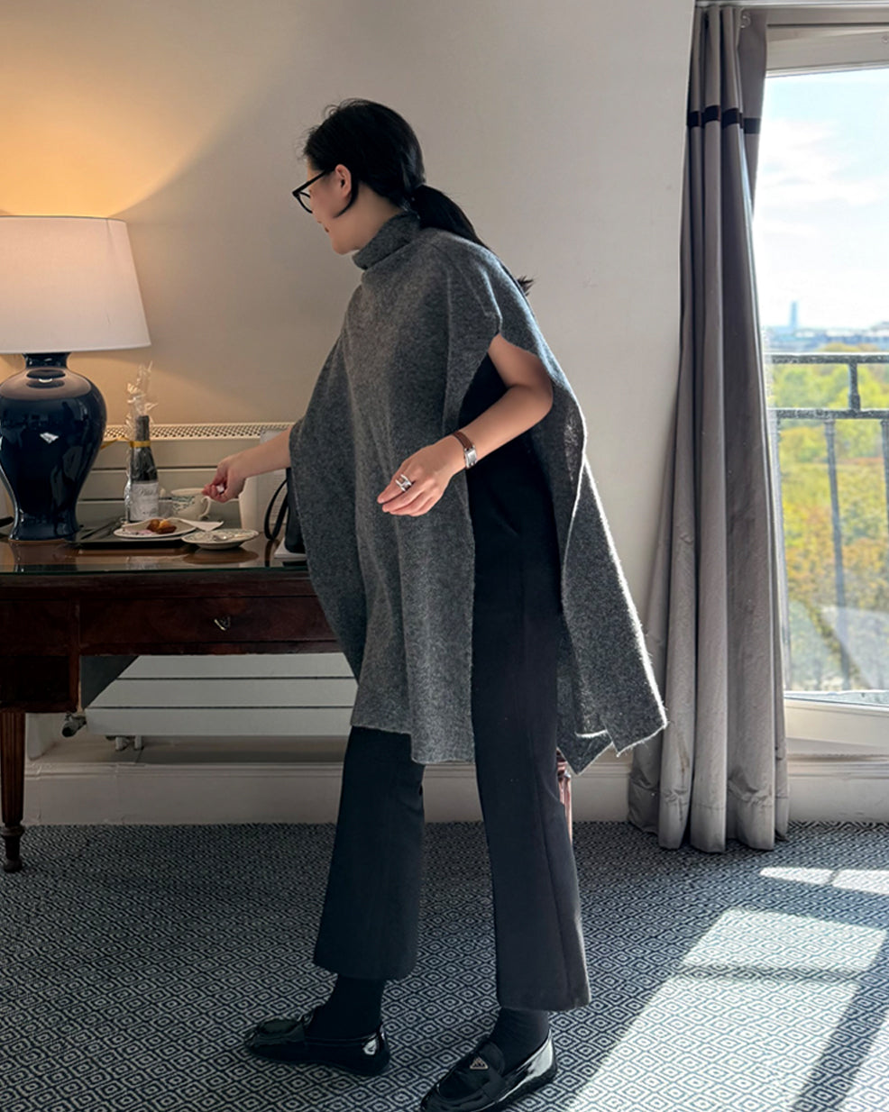 サイドオープン タートルネック ニットポンチョ