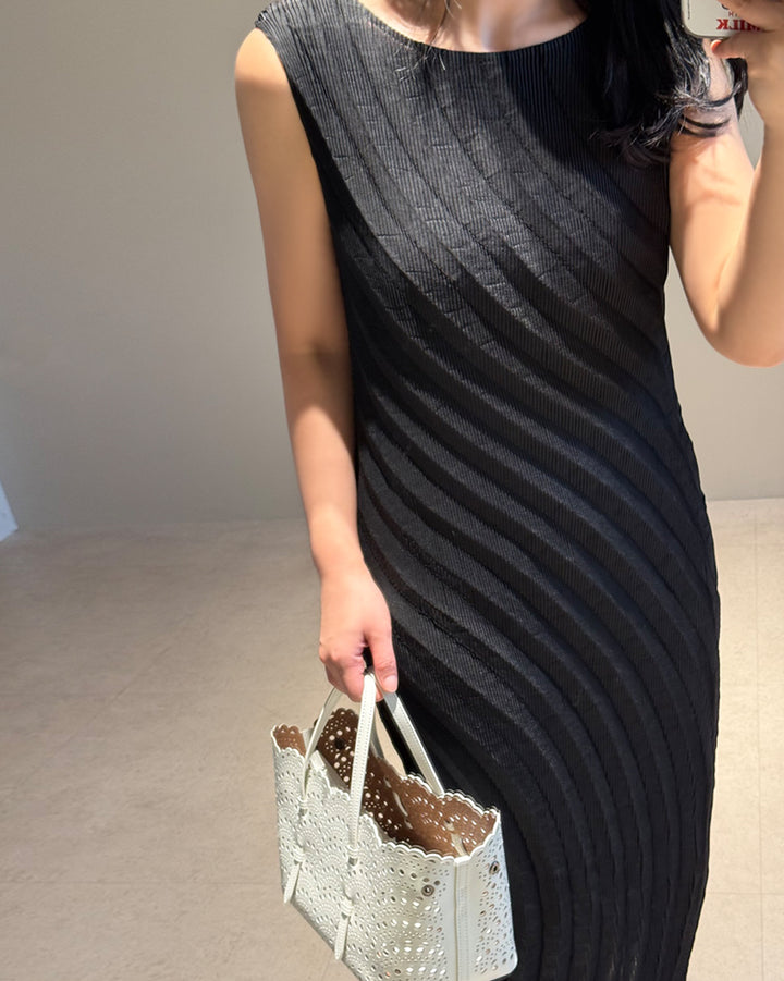 Textured Pleated Sleeveless Long Dress