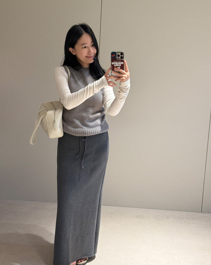 V-Detail Sleeveless Knit Vest Top