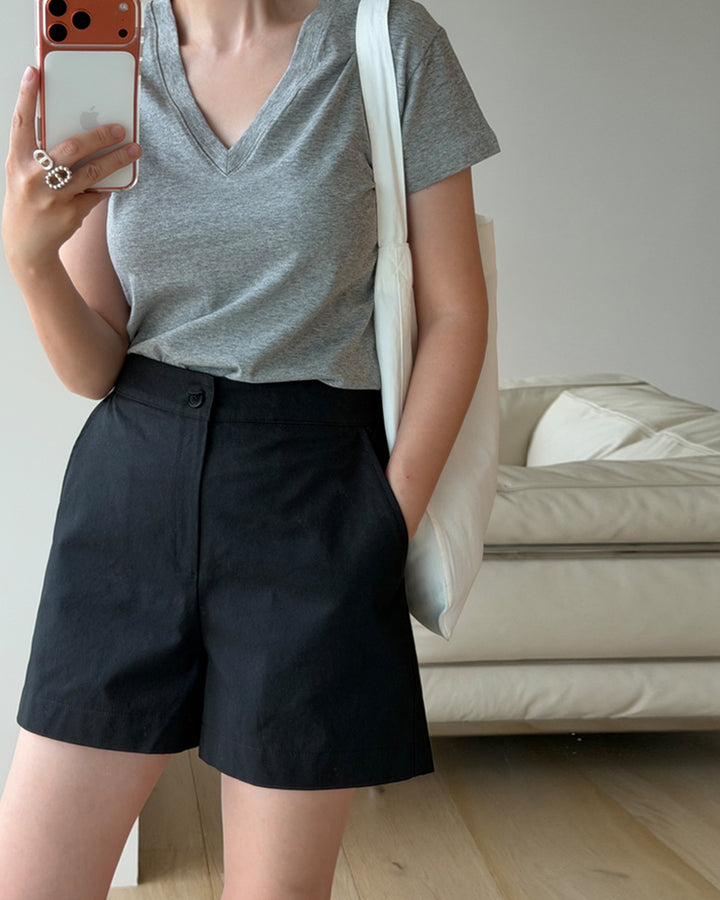 Relaxed Fit Elastic Waist Short Pants