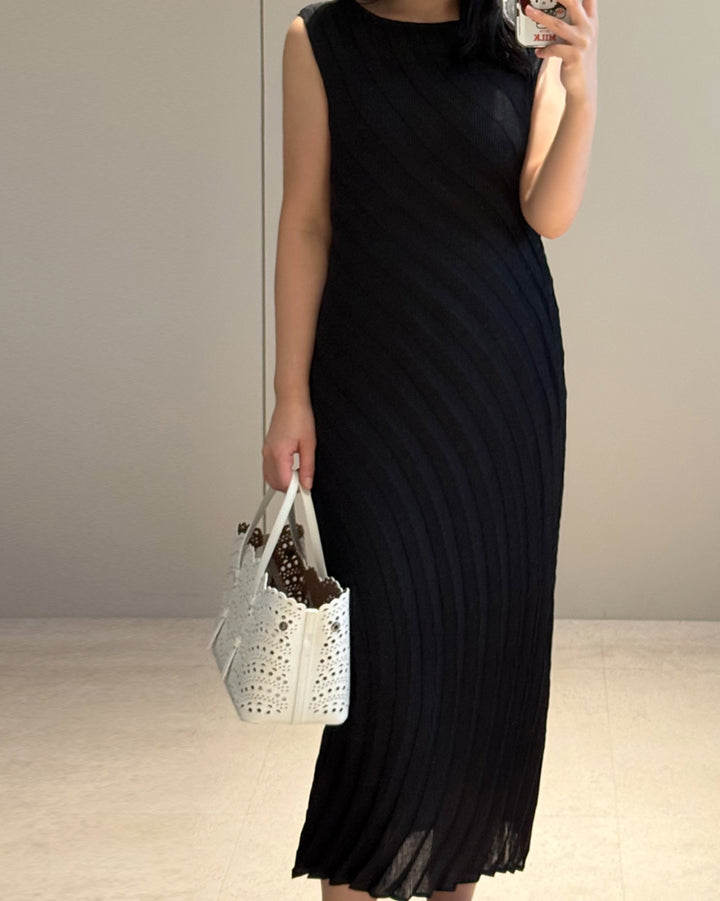 Textured Pleated Sleeveless Long Dress