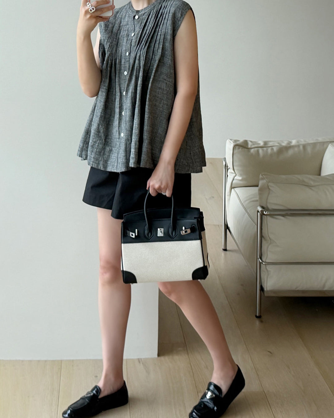 Relaxed Fit Elastic Waist Short Pants