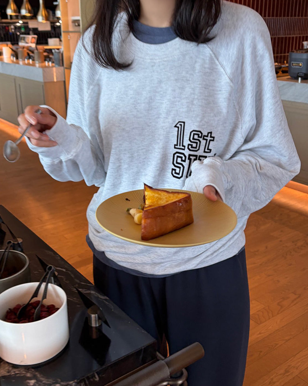 ソフトグラフィックのスウェットシャツ