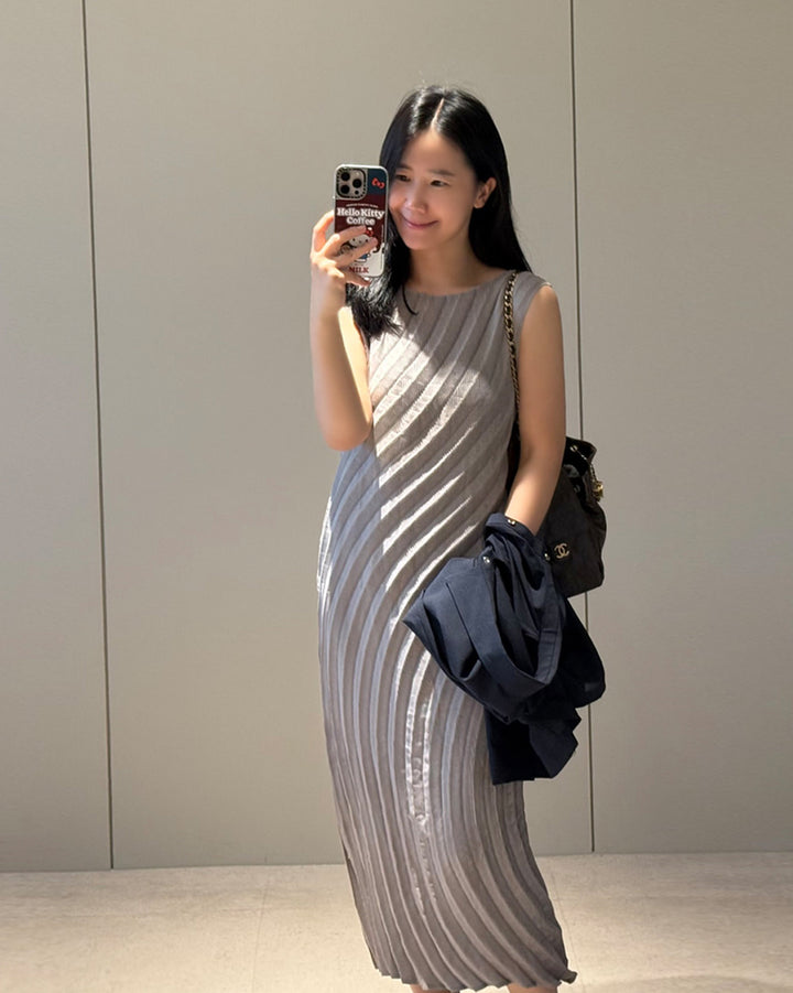 Textured Pleated Sleeveless Long Dress