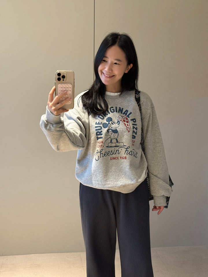 Vintage Mickey Mouse Graphic Sweatshirt