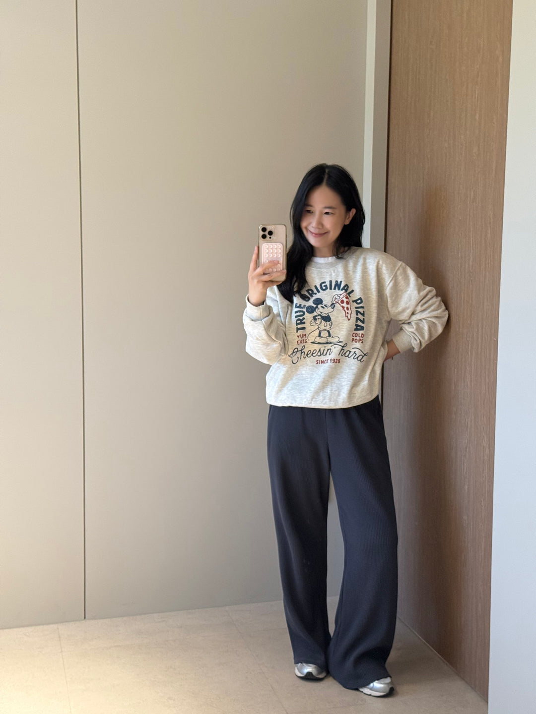 Vintage Mickey Mouse Graphic Sweatshirt