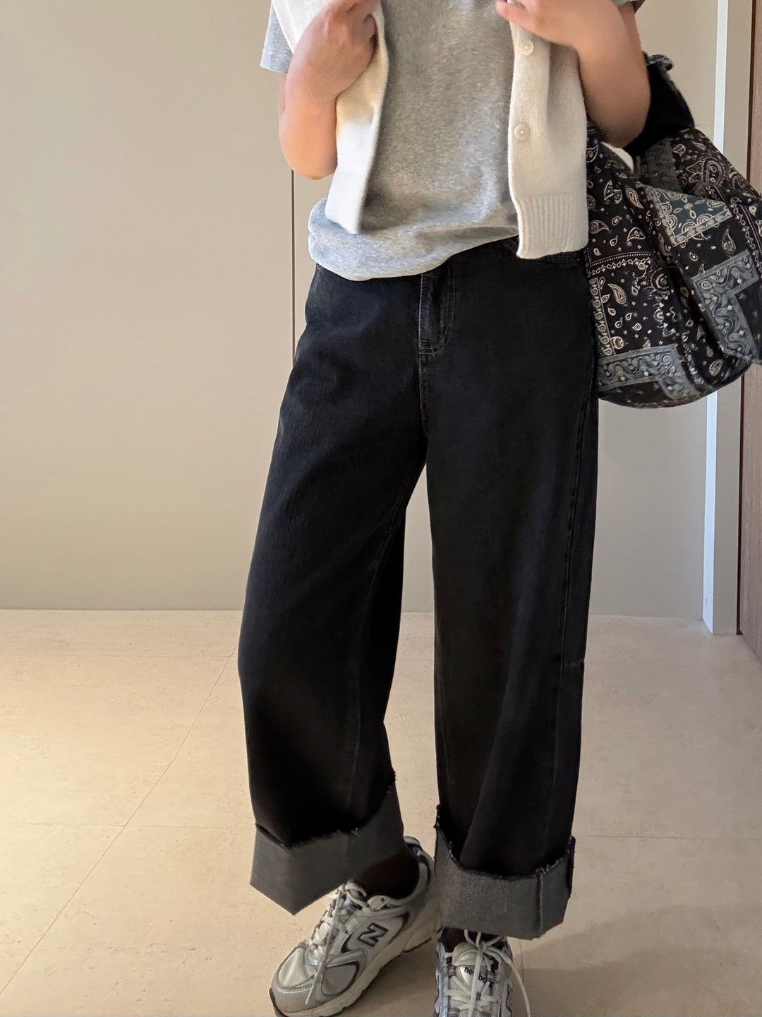 ウォッシュド ブラック ワイドレッグ ストレートジーンズ