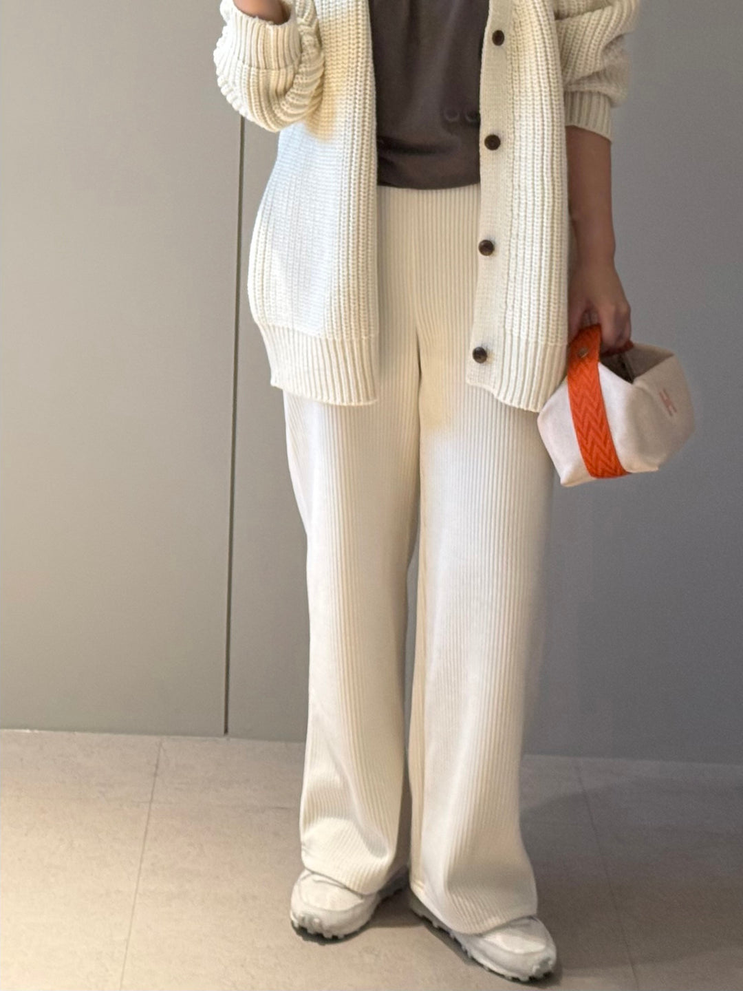 フリース素材のリブワイドパンツ