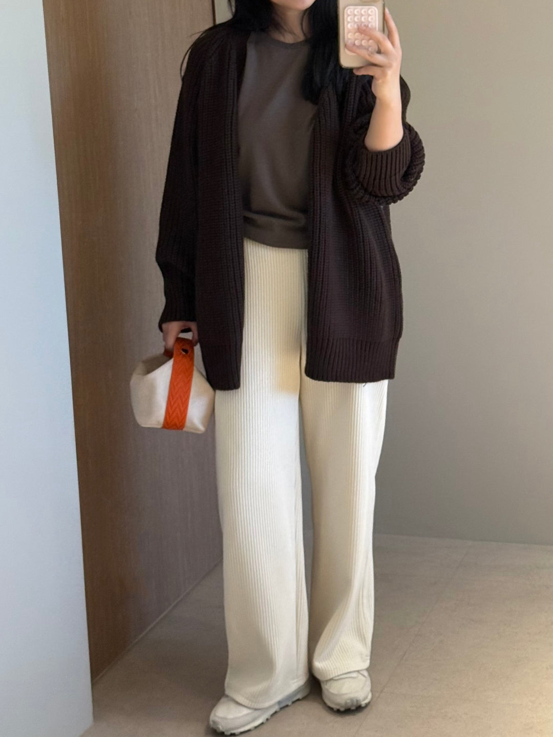 フリース素材のリブワイドパンツ