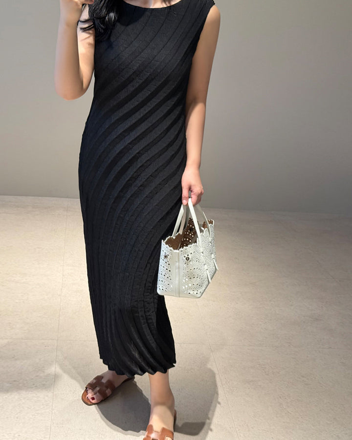Textured Pleated Sleeveless Long Dress