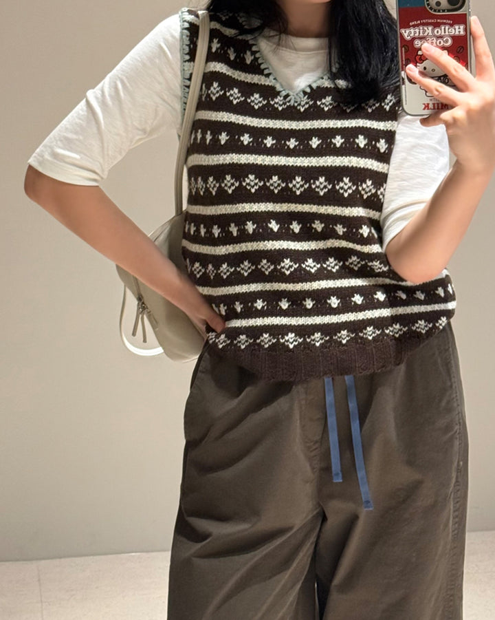 Contrast Stitched Patterned Knit Vest