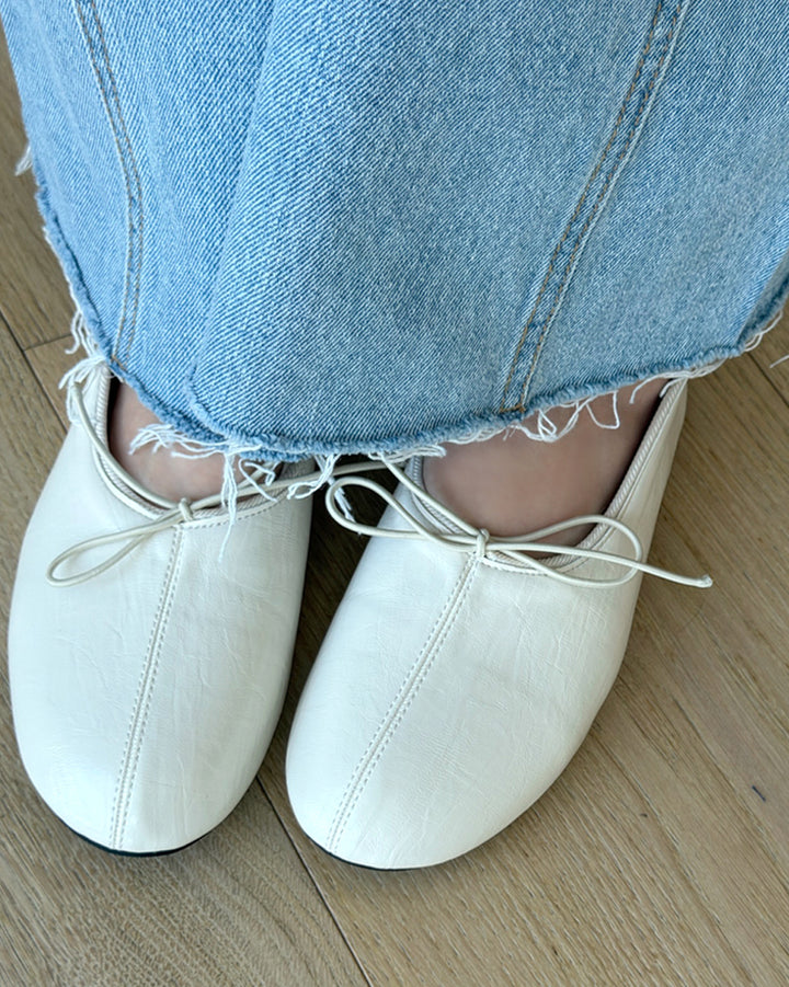 Classic Round-Toe Ballet Flats with Ribbon Bow