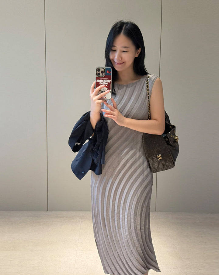 Textured Pleated Sleeveless Long Dress