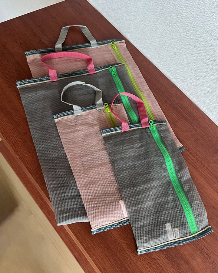 Mesh Grid Handle Pouch