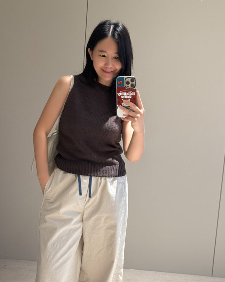 V-Detail Sleeveless Knit Vest Top
