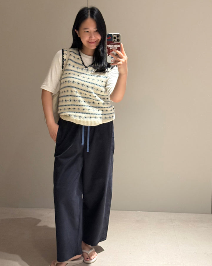 Contrast Stitched Patterned Knit Vest