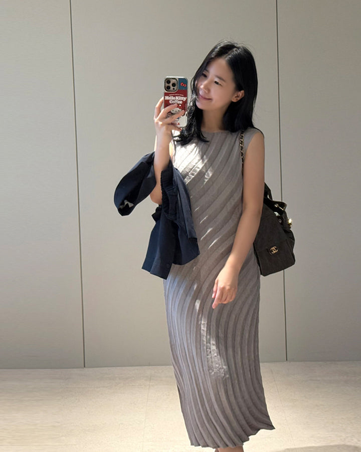 Textured Pleated Sleeveless Long Dress