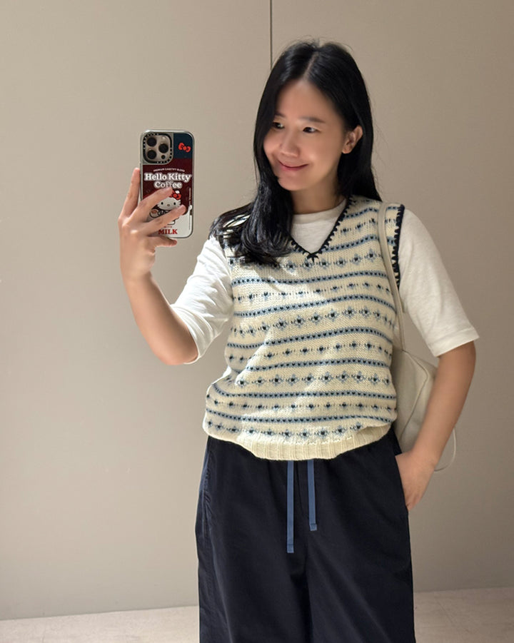 Contrast Stitched Patterned Knit Vest