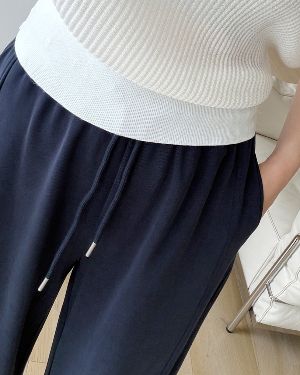 Fluid Wide-Leg Banding Trousers