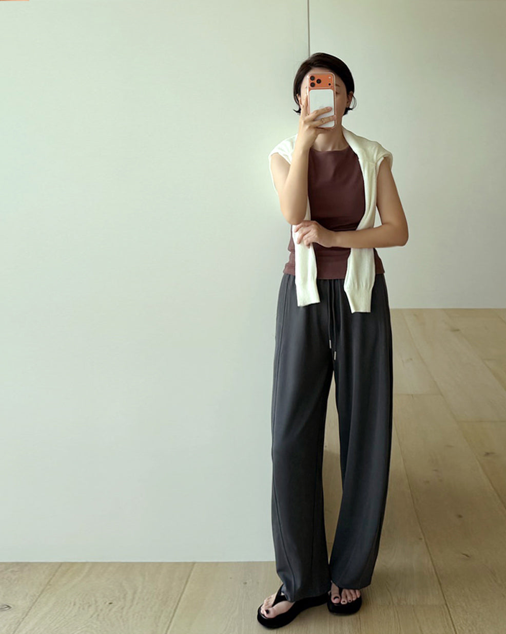 Fluid Wide-Leg Banding Trousers