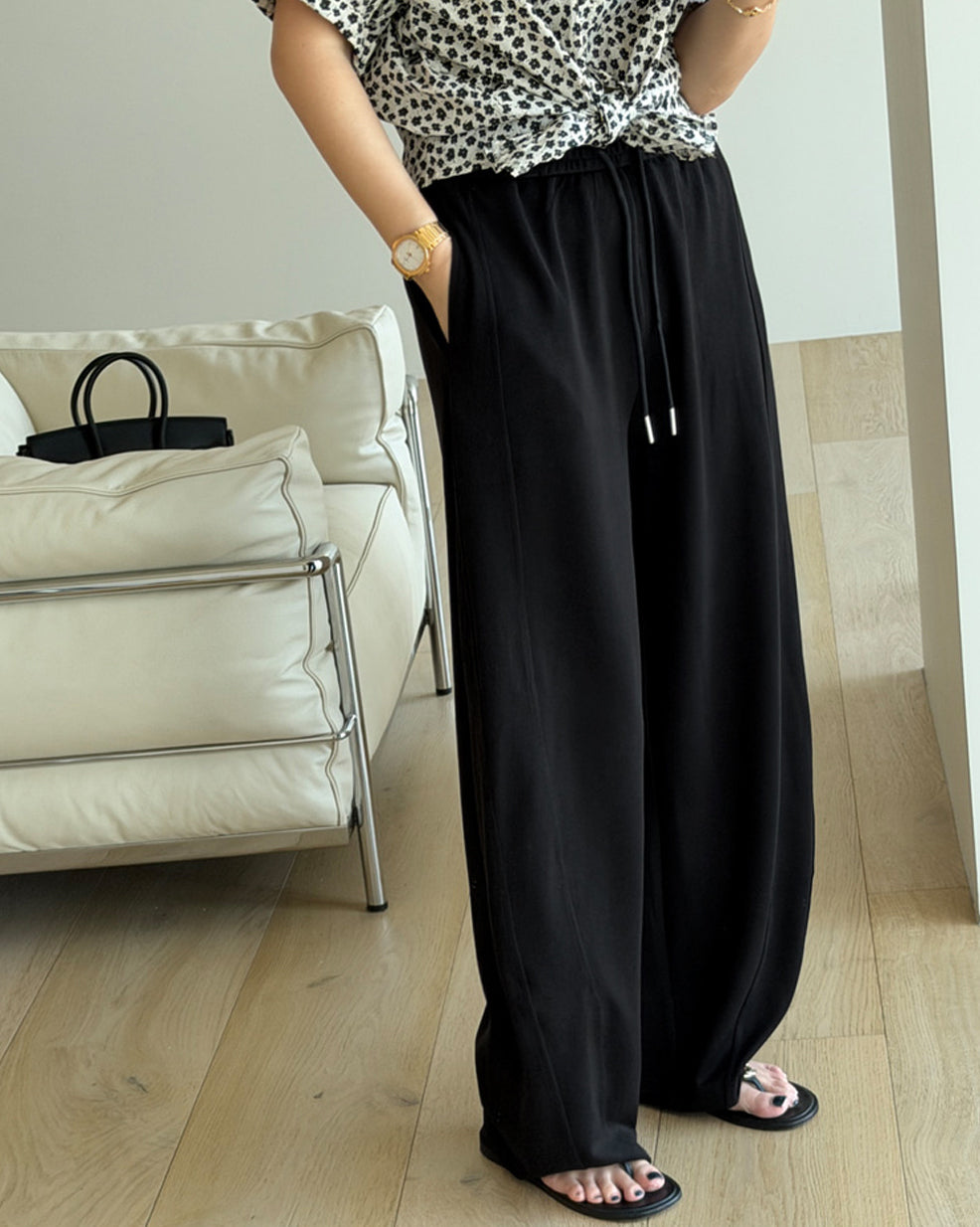 Fluid Wide-Leg Banding Trousers